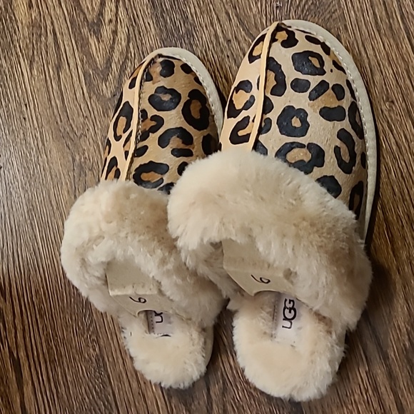 UGG scuffette ii slipper leopard, size 6 women's, new in box - Picture 7 of 11